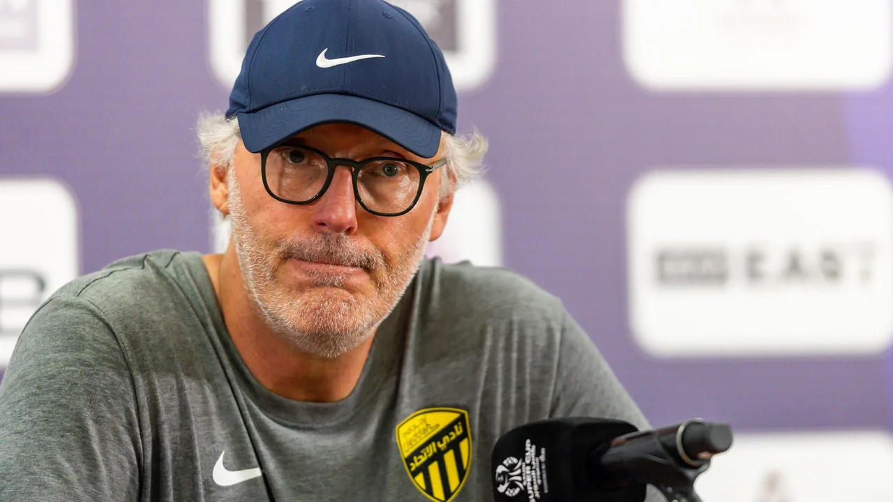 كلاسيكو الاتحاد والنصر.. بلان يحسم موقف بنزيما ويفجر مفاجأة غير متوقعة